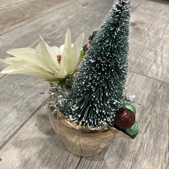 Metal creamer and snowman vintage Christmas assemblage - Picture 4 of 9